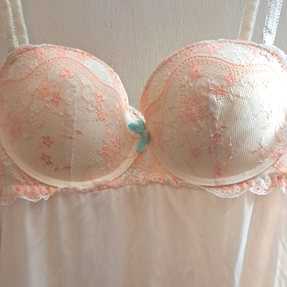 Elegant Lace Trim Chemise in Soft Pink - Picture 2 of 5